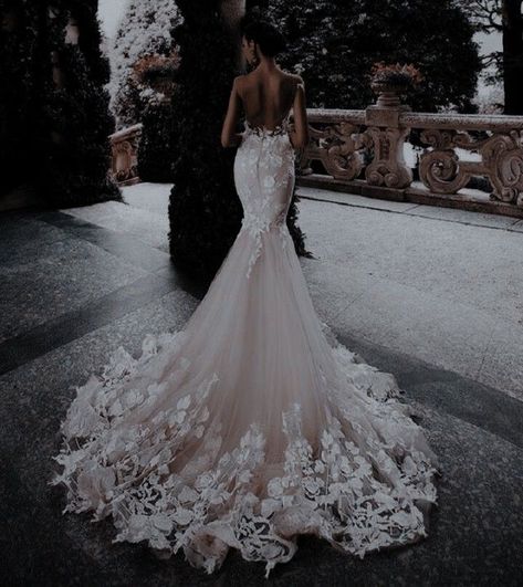 Extravagant Wedding Dresses, Dream Wedding Decorations, Extravagant Wedding, Pretty Wedding Dresses, Fancy Wedding Dresses, Brown Wedding, Cute Wedding Dress, Fancy Wedding, Wedding Dress Train