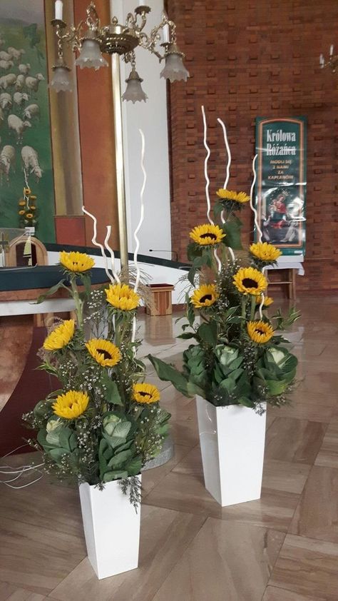 Fall Church Decorations, Flowers Arrangements Ideas, Church Christmas Decorations, Floral Art Arrangements, Easter Flower Arrangements, Sunflower Arrangements, Simple Wedding Flowers, Large Flower Arrangements, Fall Flower Arrangements