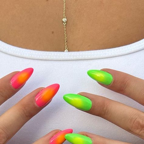 Aura Nails Different Colors, 2 Different Color Nails On Both Hands, Neon Nails Aesthetic, Multicolor Aura Nails, Bright Aura Nails, Neon Aura Nails, Colorful Aura Nails, Neon Colored Nails, Neon Short Nails