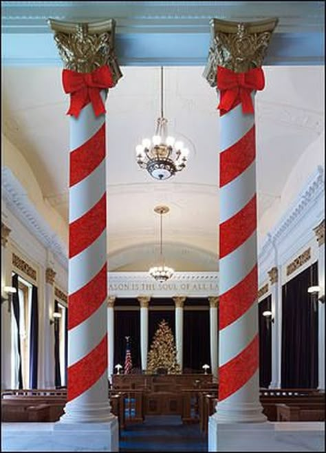 Pillars Decorations Ideas, Pillar Christmas Decor, Pole Christmas Decorations, Diy Indoor Christmas Decorations, Themed Christmas Decorations, Porch Christmas Decorations, Red Christmas Decorations, Christmas Decorations Ideas, Outside Christmas Decorations