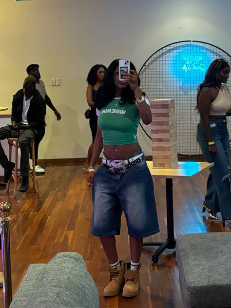 Black Girls Styling Jorts, Outfit With Jorts And Crop Top, Timberland Boots Outfit Jorts, Jorts Black Women, Jorts Outfit Idea Black Women, Rhinestone Belt Outfit, Black Crop Top Outfit, Jorts Outfit, Woman Streetwear