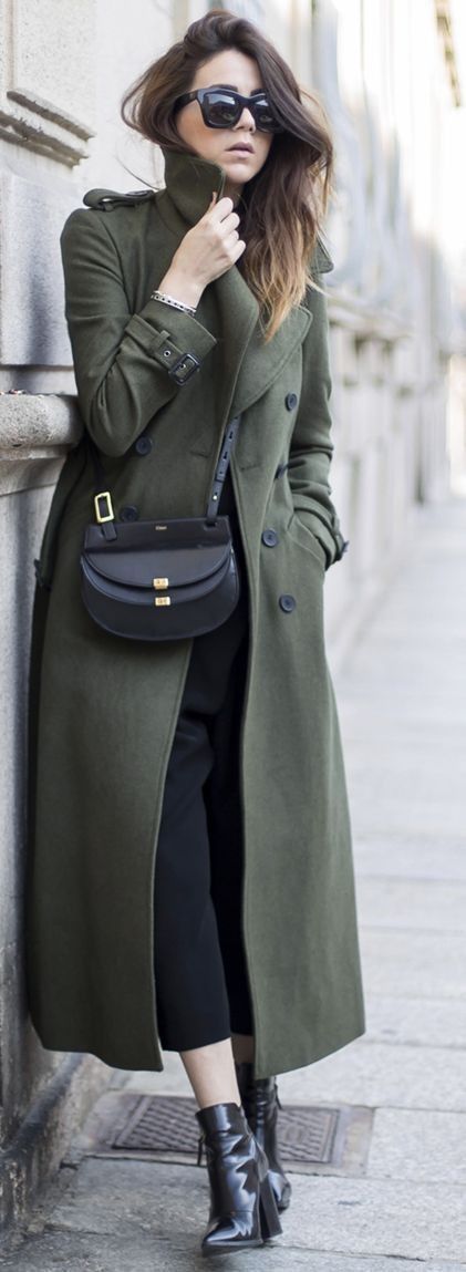 Military Inspired Coat | fall trend. Military Long Coat, Style Casual Chic, Estilo Chic, Looks Street Style, Outfit Trends, Street Style Winter, Green Coat, Casual Work Outfits, Fall Street Style