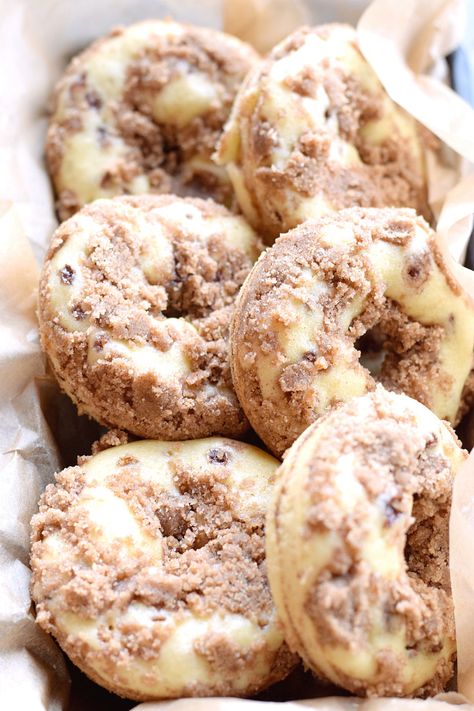 Baked Cinnamon Crumb Donuts (Non-Dairy) Crumb Donut, Cinnamon Crumb Cake, Yummy Donuts, Doughnut Recipes, Homemade Donuts Recipe, Baked Doughnuts, Almond Bread, Baked Donut Recipes, Cinnamon Donuts