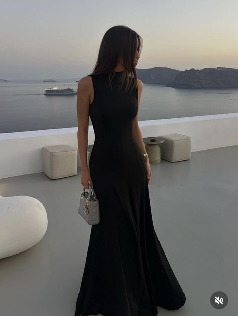 Elegant Grad Dresses, Clean And Elegant Outfit, Lbd Date Night Outfit, Celebrities Interview Outfits, Fine Dining Dress Classy, Backless Black Dress Aesthetic, Classy Formal Dresses Long, Long Elegant Black Dress, Elegant And Chic Outfits