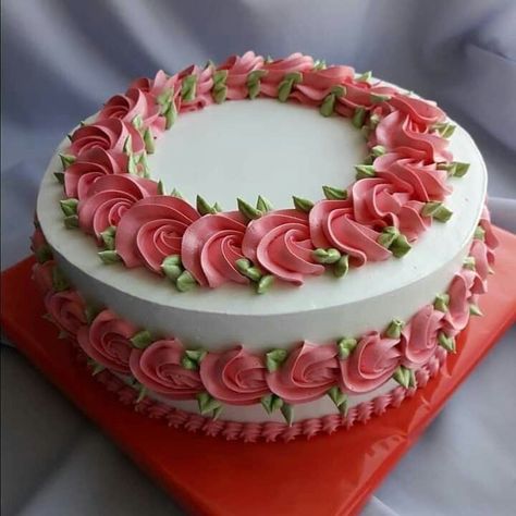 Creative Cake Decorating, Cake Decorating Frosting, Cupcake Designs, Cake Decorating Videos, Cake Decorating Designs, Cookies Decorated, Decorated Cakes, Cake Icing, Dessert Decoration