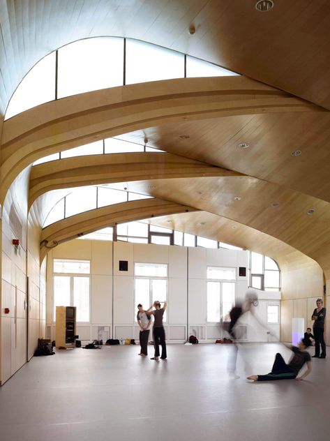 Sarah-Wigglesworth-Architects Siobhan-Davies-Dance Studio 1800 Dance Studio Design, Cooper Union, Ballet Studio, Dance Rooms, Studios Architecture, Dance School, Dance Hall, School Architecture, Dance Studio