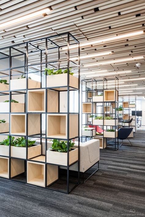 space divisions inspiration for corporate design Office Inspiration Workspaces, Multifunctional Room, Space Division, Cool Office Space, Corporate Office Design, Office Space Design, Modern Office Design, Office Plants, Cool Office