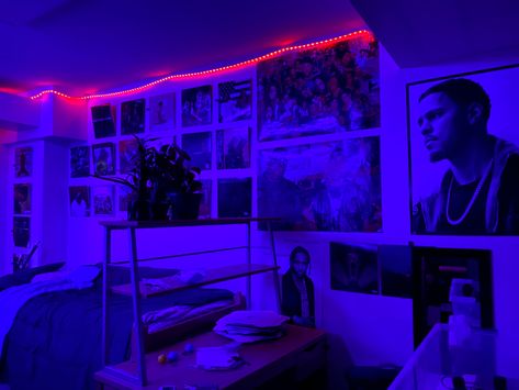 Hip Hop Room Decor Ideas, Room Ideas Hip Hop, Hip Hop Room Ideas, Mens College Dorm, Rapper Room Ideas, Hip Hop Bedroom Ideas, Hip Hop Room Decor, Hip Hop Room, Hip Hop Bedroom