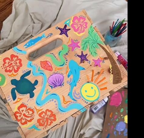 Crate Painting Ideas Aesthetic, Summer Theme Painting Ideas, Beach Crate Painting, Summer Theme Painting, Stuff To Do Summer, Beach Basket Painting, Beach Box Ideas, Crate Painting Ideas Ocean, Summer Crate Painting