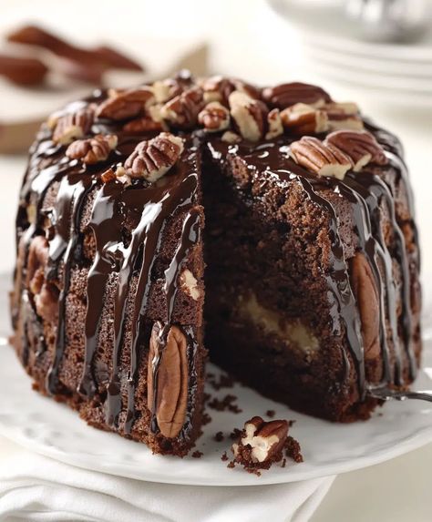 Chocolate Pecan Dream Cake Recipe - elianarecipes.com Chocolate Pecan Dream Cake, Chocolate Pecan Cake, Dream Cake Recipe, Pecan Sandies, Chocolate Torte, Pecan Cake, Sweet Cravings, Chocolate Pecan, Dream Cake