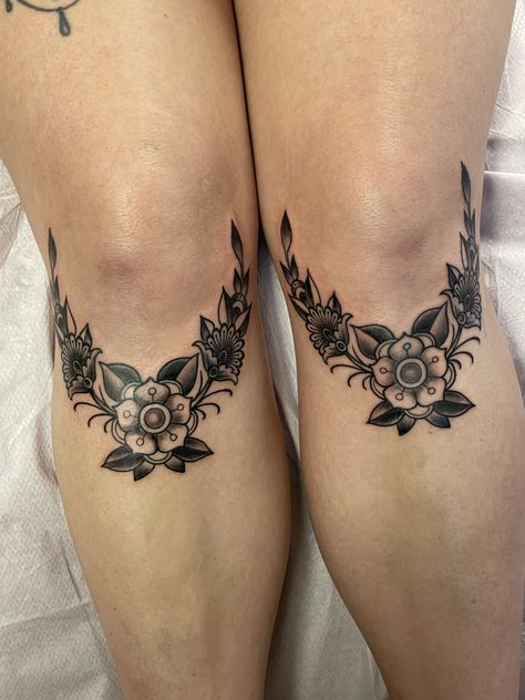 Under Kneecap Tattoo, Tattoo Around Knee Cap, Knee Cuff Tattoo, Flower Under Knee Tattoo, Symmetrical Knee Tattoos, Flower Knee Tattoos Women, Floral Shin Tattoo, Knee Framing Tattoo, Under Knee Tattoos Women