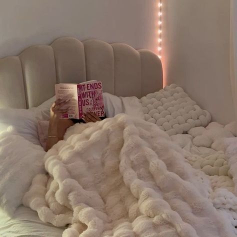 White Room Decor, Luxury Room Bedroom, Comfy Bedroom, Girly Room, Redecorate Bedroom, Dreamy Room, Reading In Bed, Dream Room Inspiration, Room Makeover Bedroom