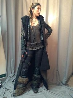 Anya Post Apocalyptic Outfit, Post Apocalyptic Clothing, Apocalypse Fashion, Apocalyptic Clothing, Stile Casual Chic, Post Apocalyptic Fashion, Apocalyptic Fashion, Post Apocalyptic, Fantasy Clothing