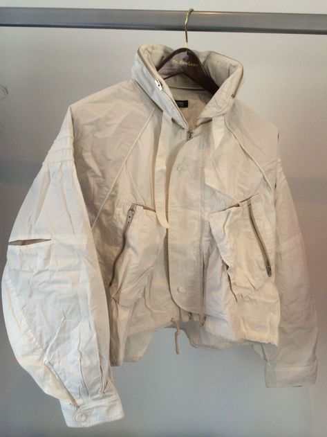 IT'S ALL MENtAL MASTURBATIOn (lacollectionneuse: cropped parachute bomber...) Parachute Jacket Outfit, Mens Cropped Jacket, Womens Cropped Jacket, Ropa Upcycling, Parachute Jacket, Jackets Uk, Archive Fashion, New Rock, Raf Simons