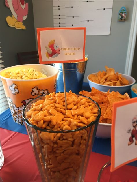 Super Mario Party Food, Nintendo Birthday Party, Princess Peach Party, Mario Kart Party, Mario Bros Birthday Party Ideas, Nintendo Party, Theme Snack, Super Mario Bros Birthday Party, Super Mario Bros Party