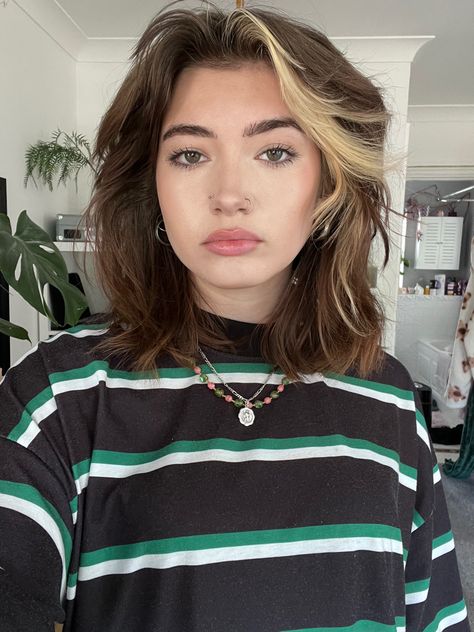 Shaggy Bob Shoulder Length, Shag Hairstyles Medium Round Face, Messy Shoulder Length Hair Choppy Layers, Mid Length Alt Hair, Brown And White Hair Short, Edgy Mid Length Haircut, Lion Haircut Women, Wolfcut With Highlight, Shoulder Length Hair Dyed