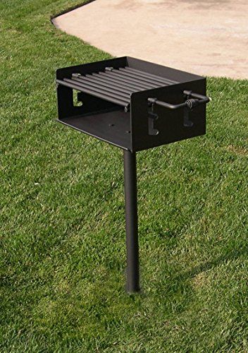 Barbecue Grill Outdoor, Fire Pit Ideas Backyard, Backyard On A Budget, Diy Fire Pit Ideas, Park Grill, Grills Outdoor, Best Charcoal Grill, Outdoor Bbq Area, Wood Grill