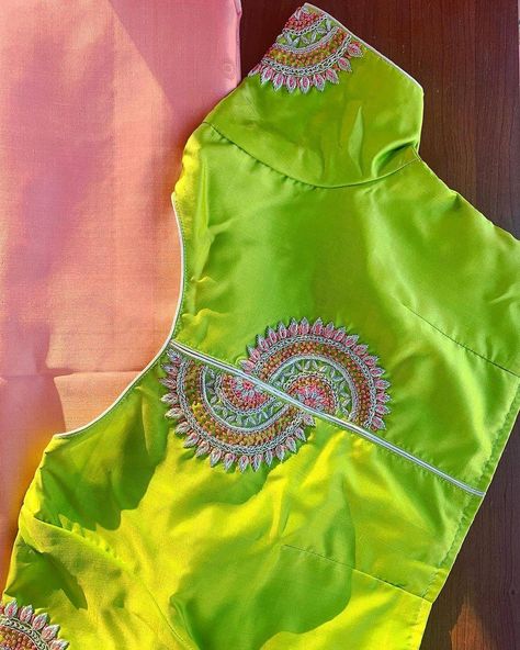 Pack Neck Blouse, Neck Blouse Designs, Maggam Blouses, Cotton Blouse Design, Blouse Ideas, Best Blouse Designs, Simple Work, Cutwork Blouse Designs, Sari Blouse Designs