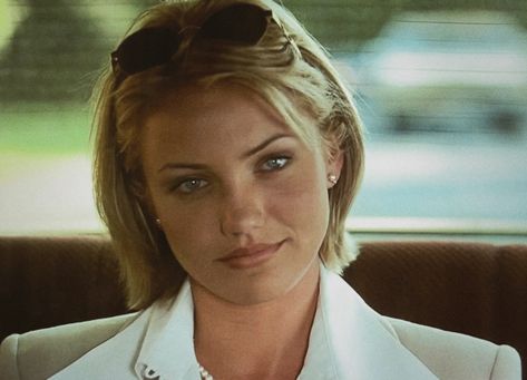 Cameron Diaz 90s Makeup, Cameron Diaz Short Hair Bob, Cameron Diaz Short Hair 90s, Cameron Diaz Bob Haircut, 90s Movie Makeup, 90s Cameron Diaz, Cameron Diaz Makeup, Cameron Diaz Bob, Young Cameron Diaz