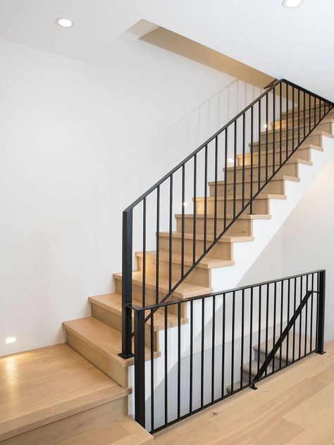 Black Steel Railing Stairs, Modern Metal Railing, Steel Stair Railing Ideas, Black Steel Staircase, Stairs With Landing In Middle, Modern Black Railing, Vertical Black Metal Stair Railing, Metal Stair Railing Ideas, Metal Banister