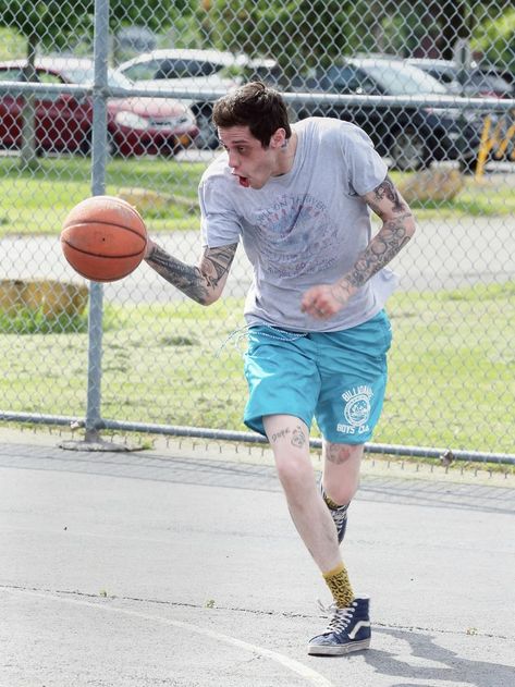 Pete Davidson Style, Pete Davison, Pete Davidson, Nice Guys, Really Funny, Basketball, Funny, Quick Saves