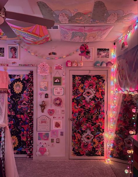 Clowncore Room Decor, Dreamcore Room Decor, Lps Room Ideas, Childish Room Aesthetic, Soft Indie Aesthetic Room, Kidcore Bedroom Ideas, Kidcore House, Kidcore Bedroom Aesthetic, Weirdcore Room Decor