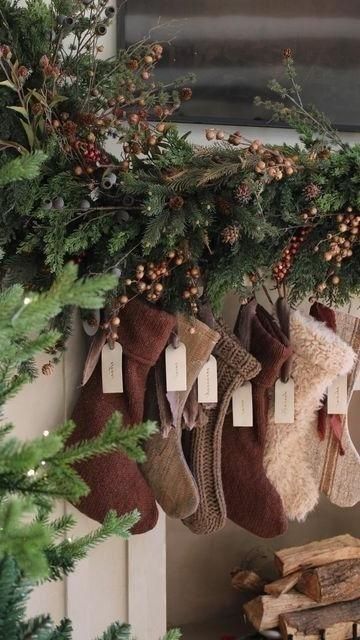 Christmas Stockings Aesthetic, Christmas Ball Ornaments Diy, Modern Christmas Stocking, Homespun Christmas, Christmas Garland Mantle, Cabin Christmas Decor, Christmas Stocking Ideas, Christmas Colours, Butterfly Photography