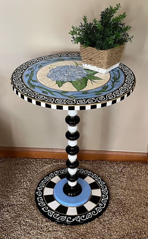 Round pedestal hydrangea blue accent table, whimsical painted table, pedestal side table, hydrangea flower table - Etsy Österreich Circle Table Paint Ideas, Blue Accent Table, Blue Is My Favorite Color, Painted Table Tops, Painted Tables, Round Pedestal Table, Hand Painted Chairs, Table Pedestal, Painted Stools