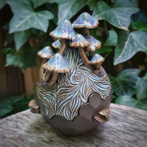 Mushroom Vase Ceramic, Natural Forms Ceramics, Nature Themed Ceramics, Woodland Ceramics, Nature Inspired Pottery, Ceramic Mushrooms Pottery, Fantasy Ceramics, Forest Ceramics, Woodland Pottery