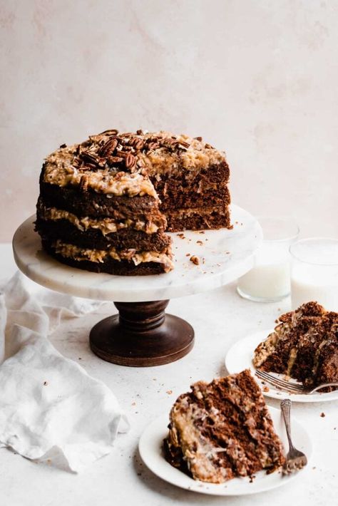 german chocolate cake - Blue Bowl Keto German Chocolate Cake, German Chocolate Cake Frosting, Pecan Filling, Delicious Chocolate Cake, Coconut Pecan Frosting, Coconut Frosting, Dessert Simple, Coconut Pecan, Tasty Chocolate Cake