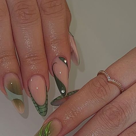 Light Green Almond Nails, Light Color Nails, Green Nails Almond, Nail Art Vert, Now Nails, Jelly Stickers, Nails Birthday, Abstract Nail Art, Color Nails