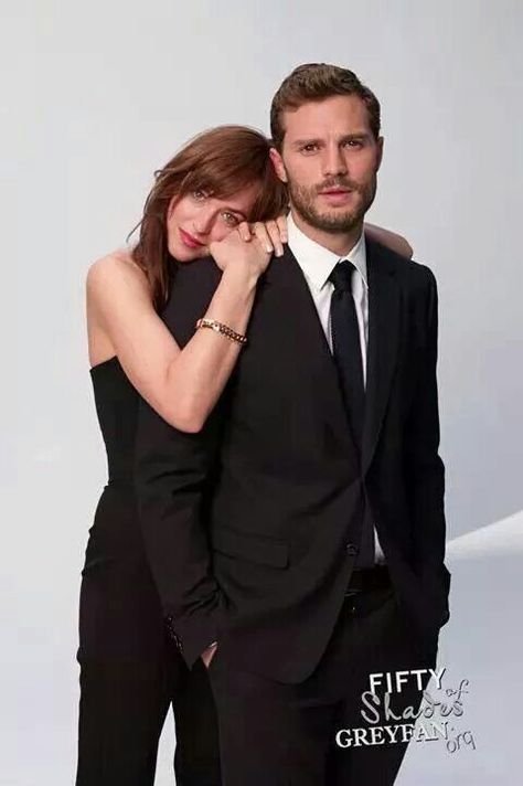 Anna and Christian Fifty Shades Movie, Studio Poses, Studio Photography Poses, Kissing Booth, Couple Picture Poses, Couple Photoshoot Poses, Photo Poses For Couples, Christian Grey, 50 Shades Of Grey