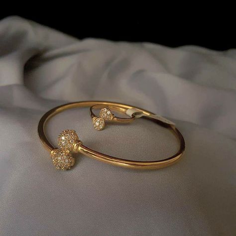 Wedding Jewelry Sets Bridal Jewellery, Gold Bracelet Simple, Ladies Bangles, Neck Pieces Jewelry, Ruby Earrings Studs, Diamond Bracelet Design, New Gold Jewellery Designs, Gold Earrings Models, Modern Gold Jewelry