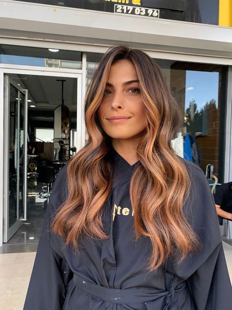 Auburn Balayage Money Piece, Brunette Hair With Copper And Blonde Highlights, Auburn Two Tone Hair, Cooper Bayalage Brunette, Golden Copper Balayage Brunettes, Dark Brown Hair With Strawberry Blonde, Copper With Root Smudge, Brunette Orange Balayage, Cooper Brunette Hair