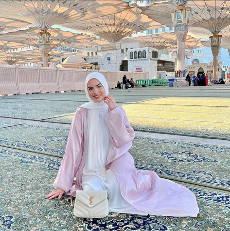 Umrah Outfits Women, Mecca Outfit For Women, Umrah Style, Hajj Outfit For Women, Umrah Essentials Women, Makkah Outfit, Umroh Outfit Women, Umrah Outfit For Women, Abaya For Umrah