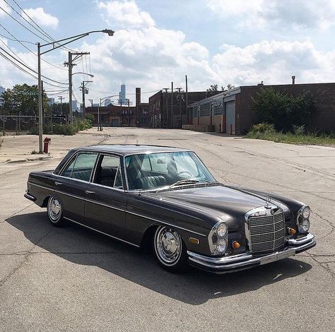 Mercedes-Benz w108/109 series 1965-1972 Mercedes Benz Coupe, Benz Classic, Mercedes Benz Classic, Old School Cars, American Classic Cars, Benz S Class, Mercedes Benz Cars, Benz Car, Rat Rods