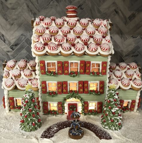 Chic Gingerbread House, Basic Gingerbread House Ideas, Classic Gingerbread House Ideas, Gingerbread House With Candy, Cozy Gingerbread House, Gingerbeard House Ideas, Insane Gingerbread Houses, Coffee Shop Gingerbread House, Gingerbread House Colorful