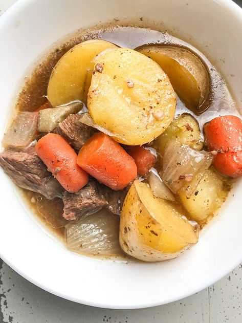 Weight Watchers Slow Cooker Beef Stew - Recipe Diaries Weight Watchers Beef Stew, Recipe Beef Stew, Weight Watchers Slow Cooker, Instant Pot Beef Stew Recipe, Weight Watchers Crock Pot Recipes, Slow Cooker Recipes Beef Stew, Weight Watchers Meals Dinner, Weight Watchers Meal Plans, Winter Meals