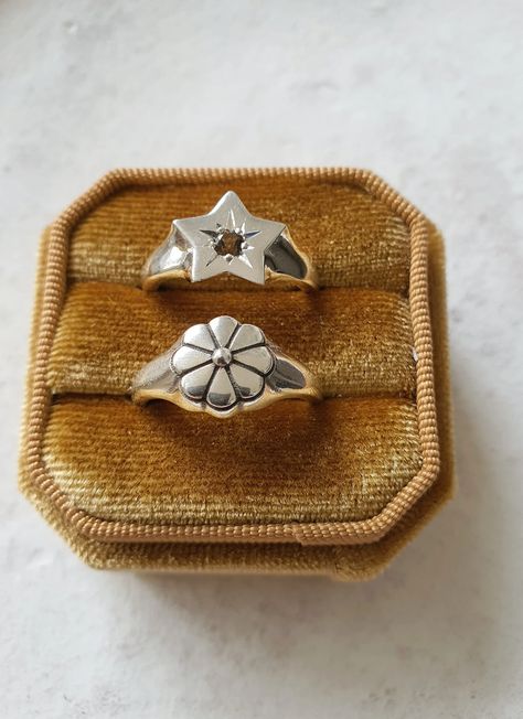 Sterling Silver Star Signet Ring , Shooting Star Ring With Natural Faceted Smokey Quartz , Good Luck Ring - Etsy Greece Cast Gifts, Ring Minimal, Clover Ring, Vintage Inspired Rings, Vintage Silver Rings, Signet Rings, Silver Signet Ring, Classy Jewelry, Funky Jewelry