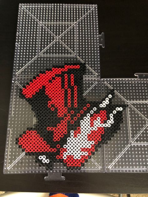 Persona 5 Cross Stitch, Persona 5 Perler Beads, Persona Perler Beads, Pearled Bead, Bead Things, Hamma Beads Ideas, Kandi Kid, Pearl Beads Pattern, Bead Keychain