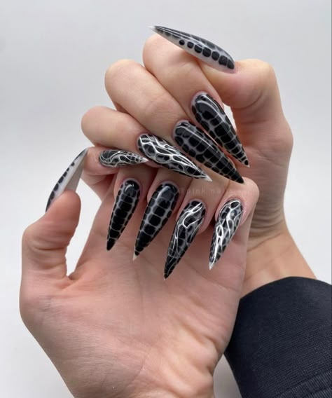 Gang Nails, Silver Acrylic Nails, Witch Nails, Black Acrylic Nails, Gothic Nails, October Nails, Edgy Nails, Girly Acrylic Nails, Glow Nails