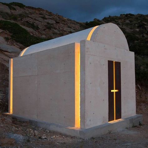 Beautiful Chapels, Small Chapel, Church Door, Gabion Wall, Hotel Exterior, Modern Church, Cemetery Decorations, Conceptual Architecture, Sacred Architecture