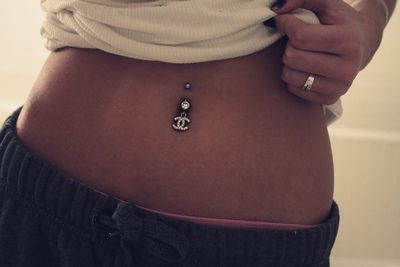 i wish Navle Piercing, Belly Button Piercing Cute, Bellybutton Piercings, Belly Button Piercing Jewelry, Belly Piercing Jewelry, Kei Visual, Belly Piercing Ring, Early 2010s, Cute Piercings