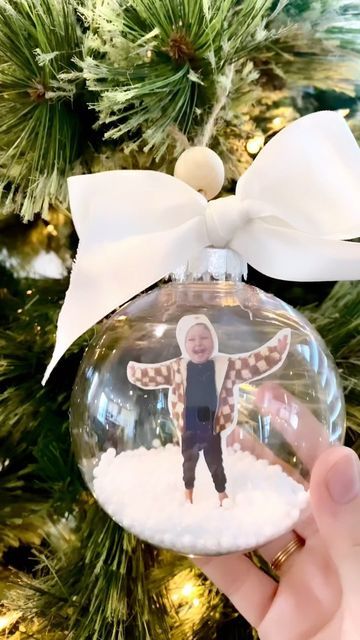 Stephanie & Loreal on Instagram: "Adorable student gift idea coming your way! 🎁🎄✨These snow globe ornaments will make your student's loved ones melt this holiday season! Find the free link to the tag in our TPT store! #teachersofinstagram #teachersfollowteachers #iteach #iteachtoo #studentgifts #holidaygifts #holidaycraftsforkids #teachersofig #teacherreels #iteach #teachercrafts #craftyteacher #teacherspayteachers #homemadegifts #homemadegiftideas" Diy Ornament For Grandparents, Student Made Christmas Ornaments, Kids Snow Globe Ornament, Student Snow Globe Ornament, Christmas Ornament Measure Height, Clear Glass Ornament Ideas For Kids, Student Picture Ornaments, School Christmas Ornaments Diy, Holiday Gift From Student To Parent