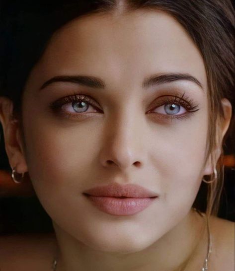 Ashwaria Rai Pics, Ashwariya Rai 90, Ashwariya Rai 90s, Aishwarya Rai Face, Aishwarya Rai 90s Aesthetic, Aishwarya Rai Pictures, 90s Bollywood Aesthetic, Aishwarya Rai Photo, Portrait Photography Women