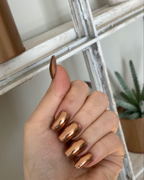 Gold Bronze Nails, Metallic Copper Nails, Bronze Metallic Nails, Nails For Bronze Dress, Bronze Chrome Nails Designs, Copper Chrome Nails Fall, Brown Crome Nails Design, Metallic Brown Nails, Metallic Nails Gold