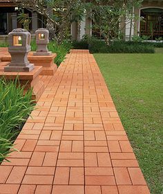 Paving Stone Patio, Landscape Ideas Front Yard Curb Appeal, Brick Patterns Patio, Brick Pathway, Backyard Walkway, Walkway Landscaping, Paving Design, Patio Pavers Design, Brick Walkway