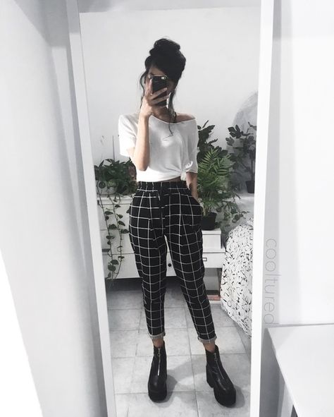 Grunge Winter Outfits, Plaid Pants Outfit, Look Grunge, Tokyo Street Fashion, Checkered Pants, Hipster Outfits, Gorgeous Outfits, Plaid Pants, Edgy Outfits