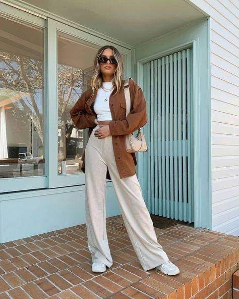 Styling Cream Pants, Outfits Cream Pants, How To Style Cream Pants, Cream And Brown Outfits, Philanthropy Outfits, Tan Trousers Outfit, Outfit Marron, Cream Trousers Outfit, Tan Pants Outfit