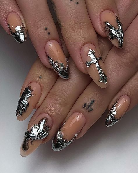 3d Metallic Nails, 3d Chrome Acrylic Nails, Chrome Nails With 3d Art, 3d Chrome Heart Nails, Silver 3d Chrome Nails, Creative Nail Designs, Silver Nails, 3d Nail Art, Summer Beauty